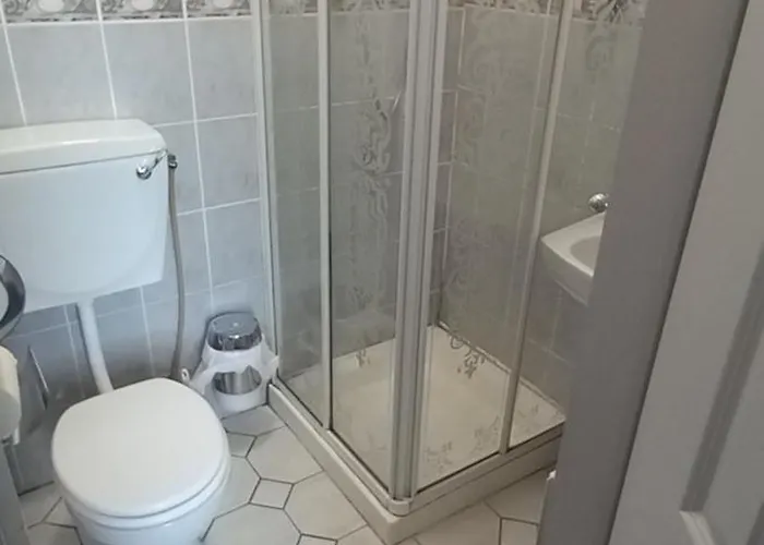 招待所 Maid Of Erin *